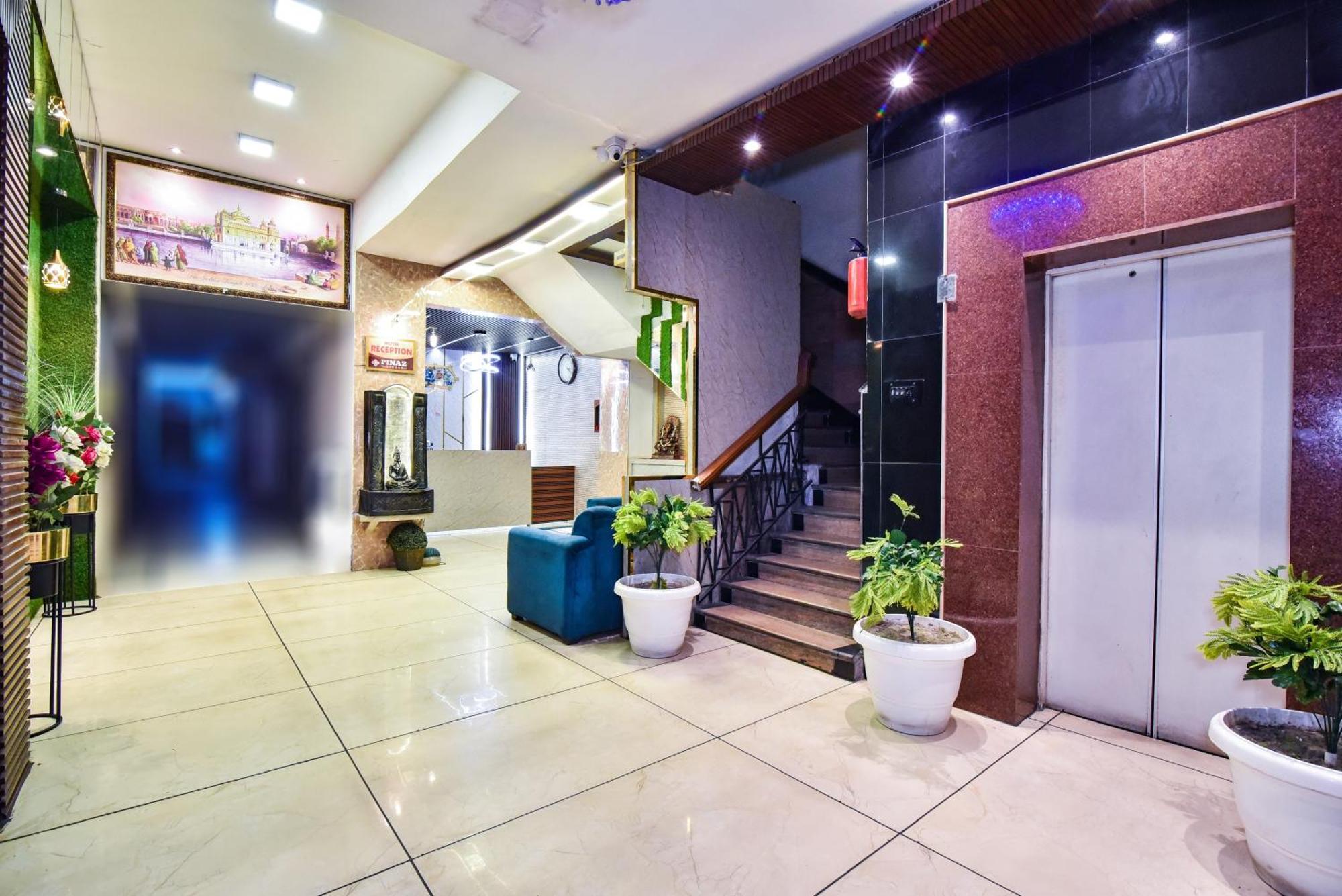 Hotel Pinaz Royale Amritsar Esterno foto