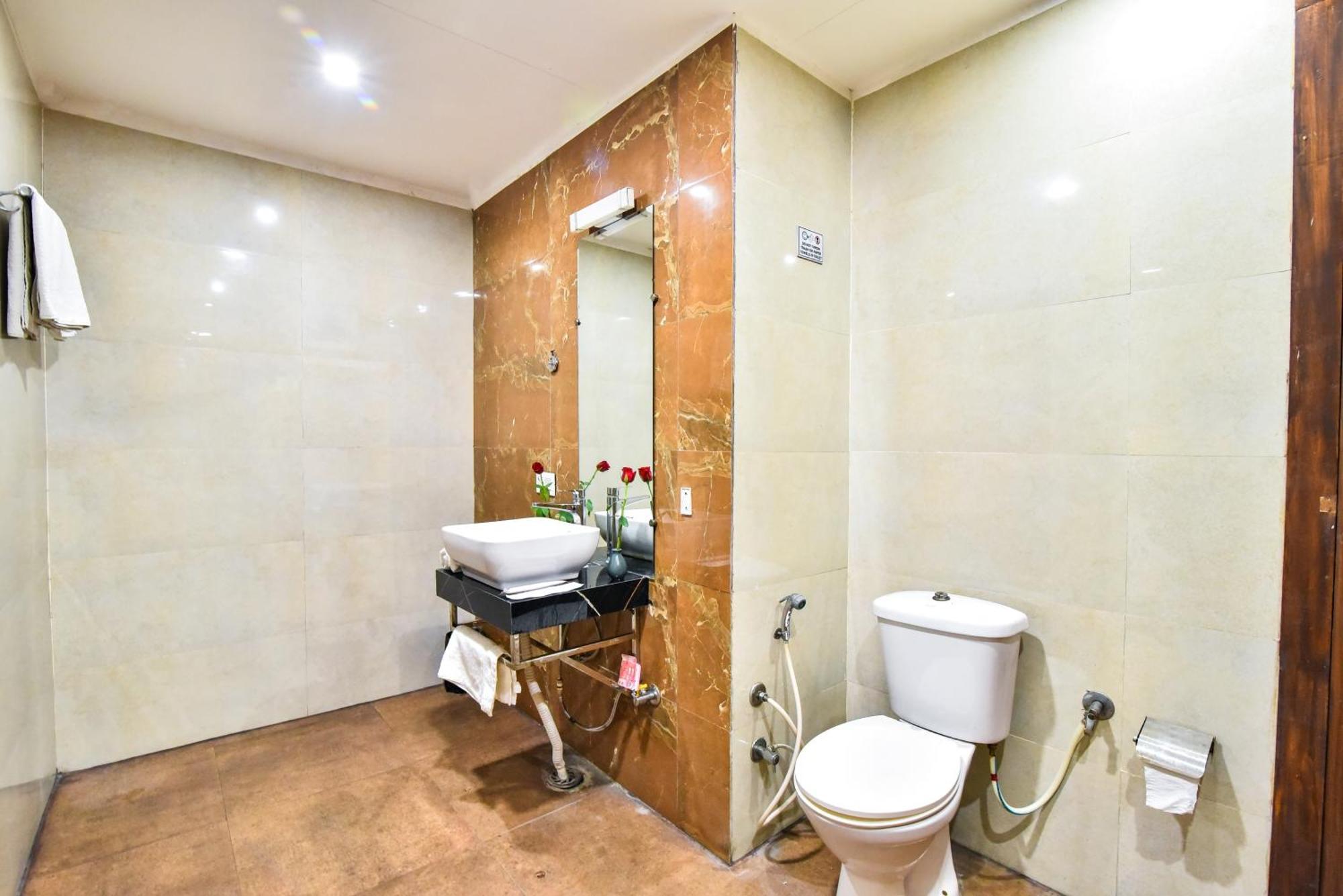 Hotel Pinaz Royale Amritsar Esterno foto