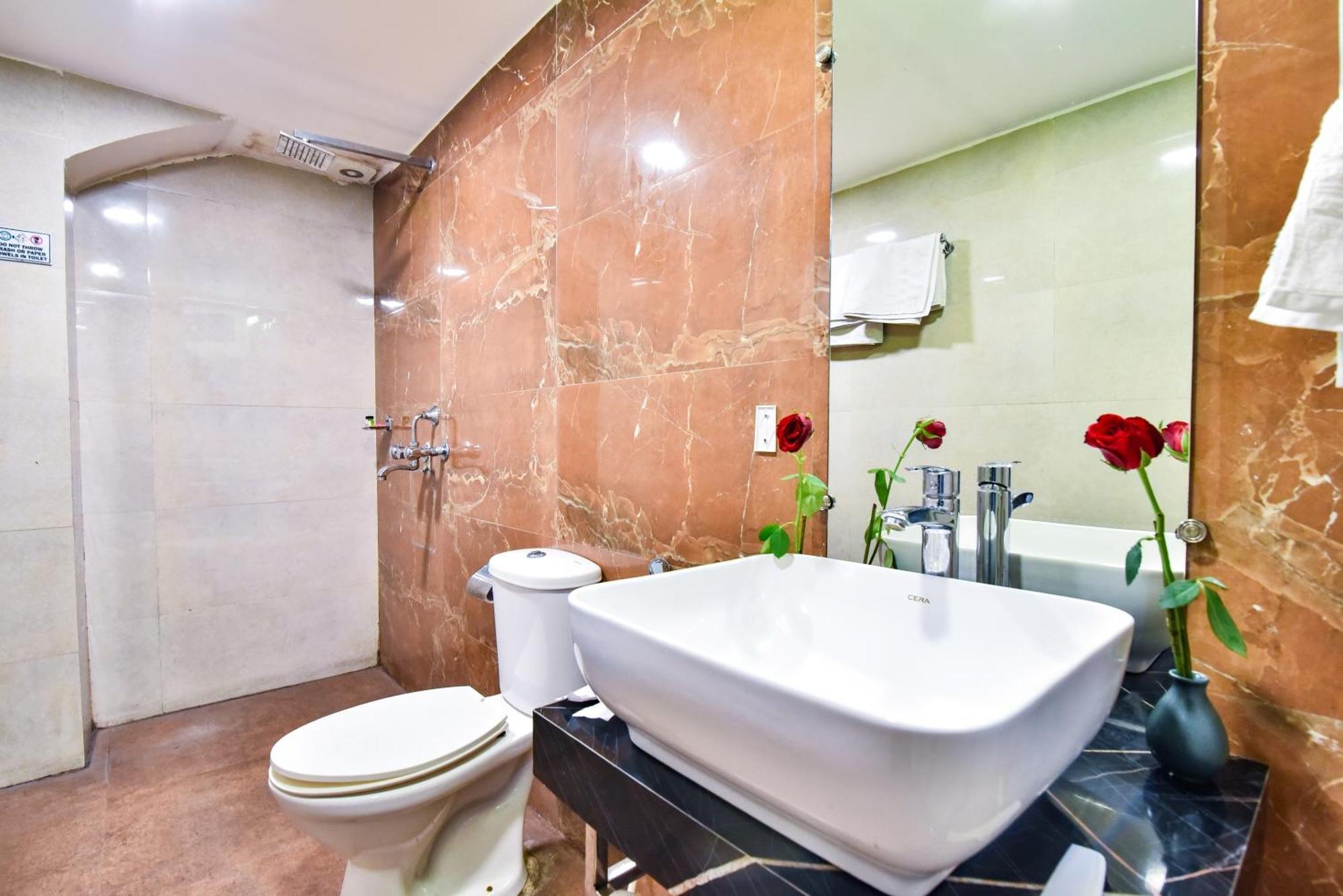 Hotel Pinaz Royale Amritsar Esterno foto