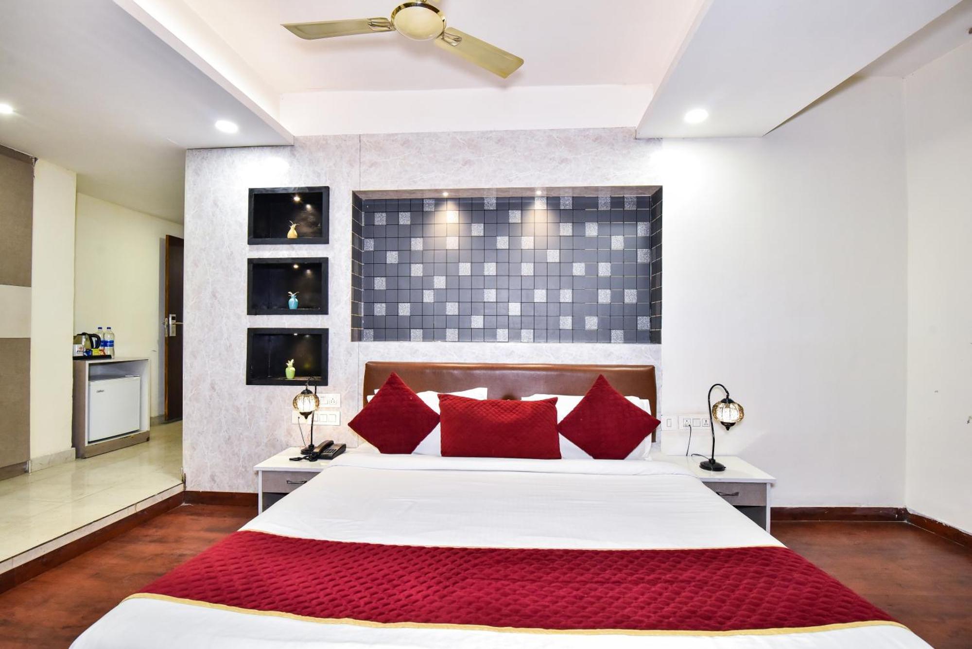 Hotel Pinaz Royale Amritsar Esterno foto