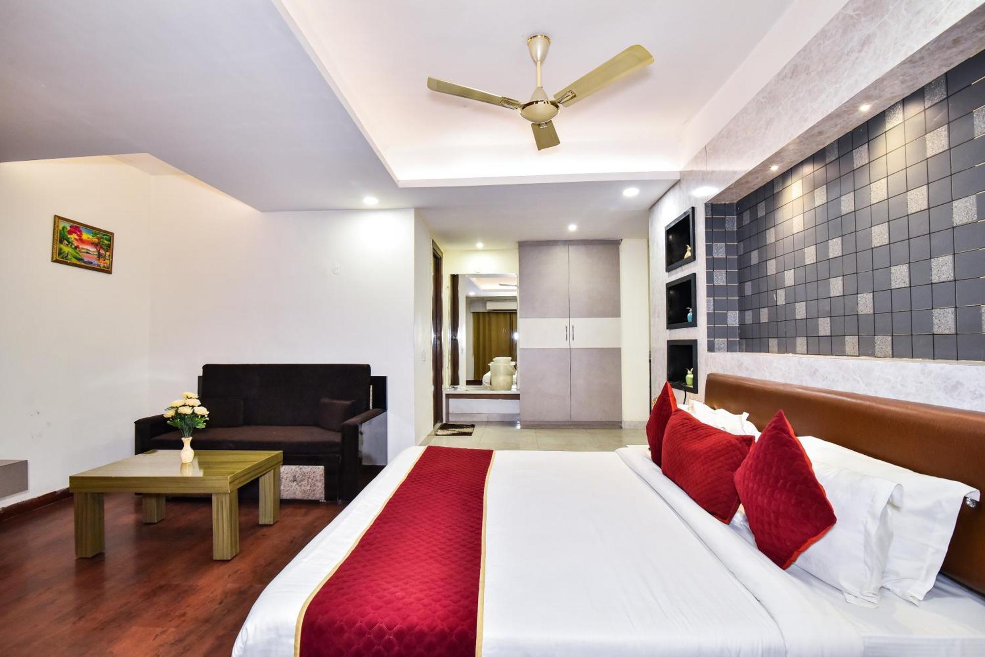 Hotel Pinaz Royale Amritsar Esterno foto