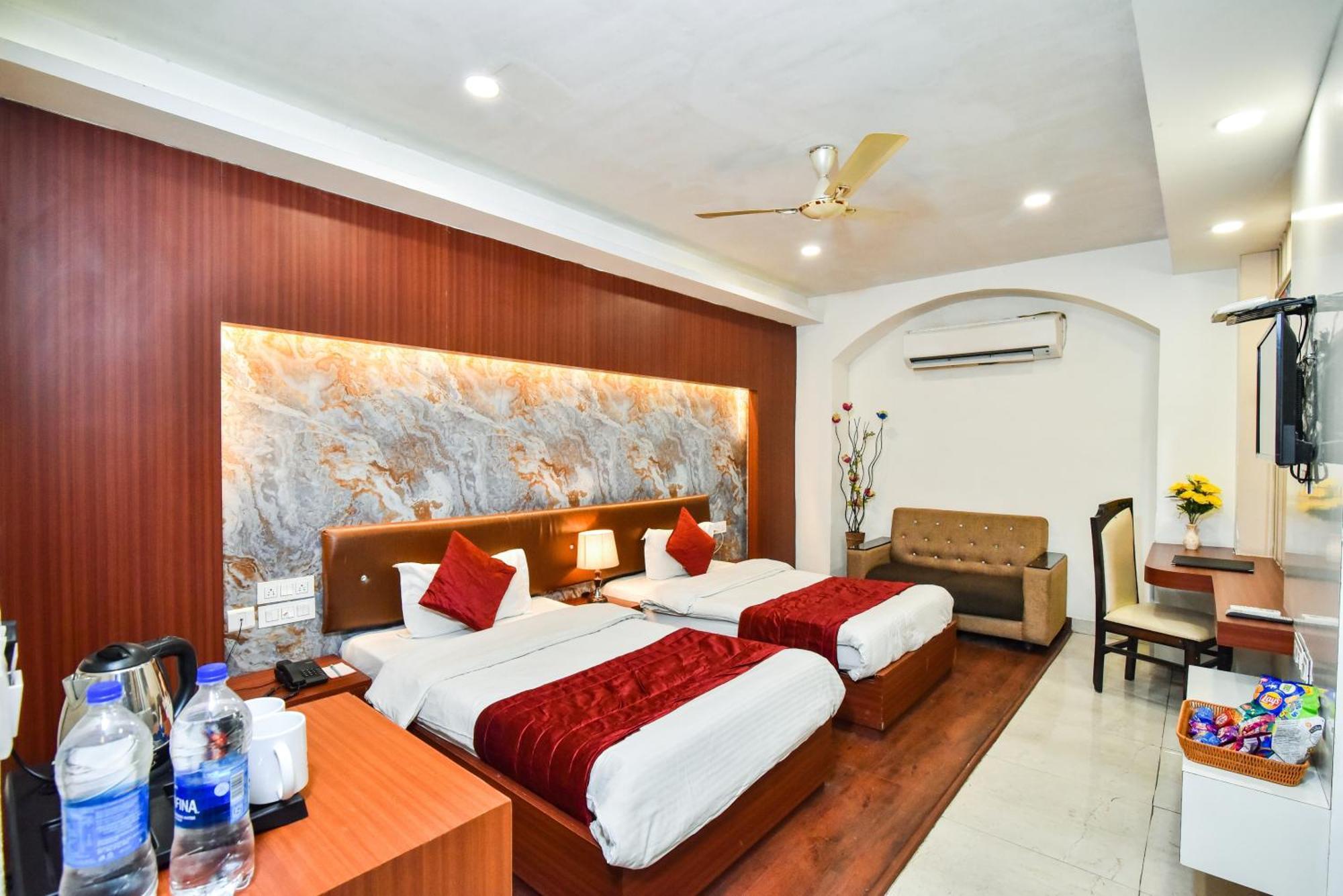 Hotel Pinaz Royale Amritsar Esterno foto