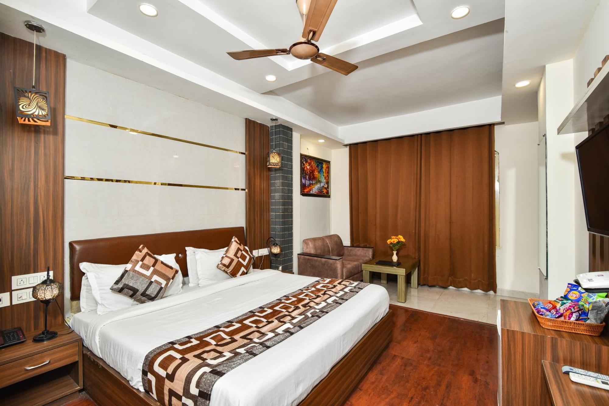 Hotel Pinaz Royale Amritsar Esterno foto