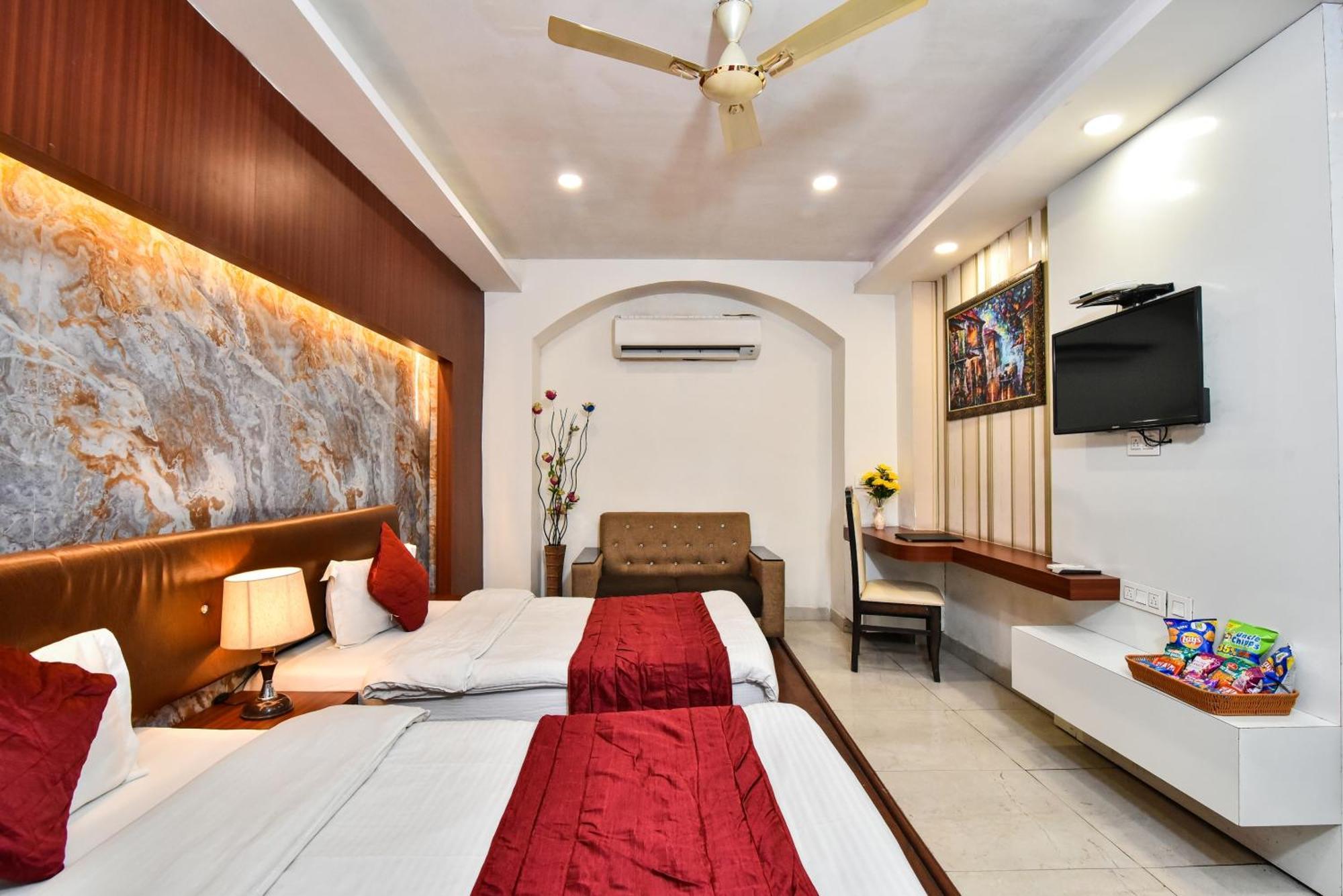 Hotel Pinaz Royale Amritsar Esterno foto