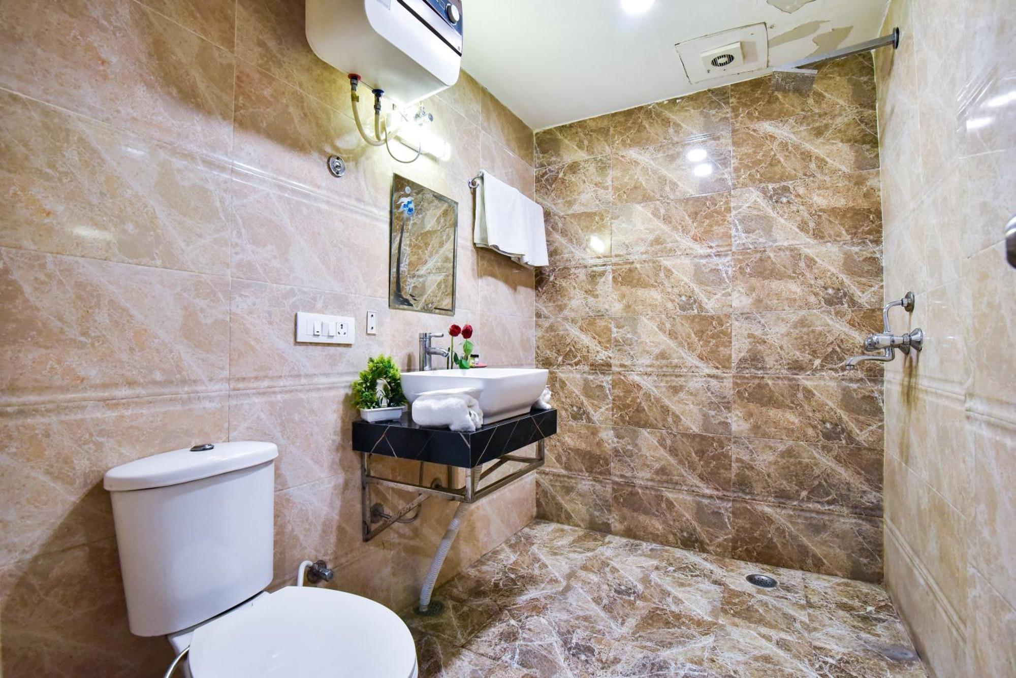 Hotel Pinaz Royale Amritsar Esterno foto