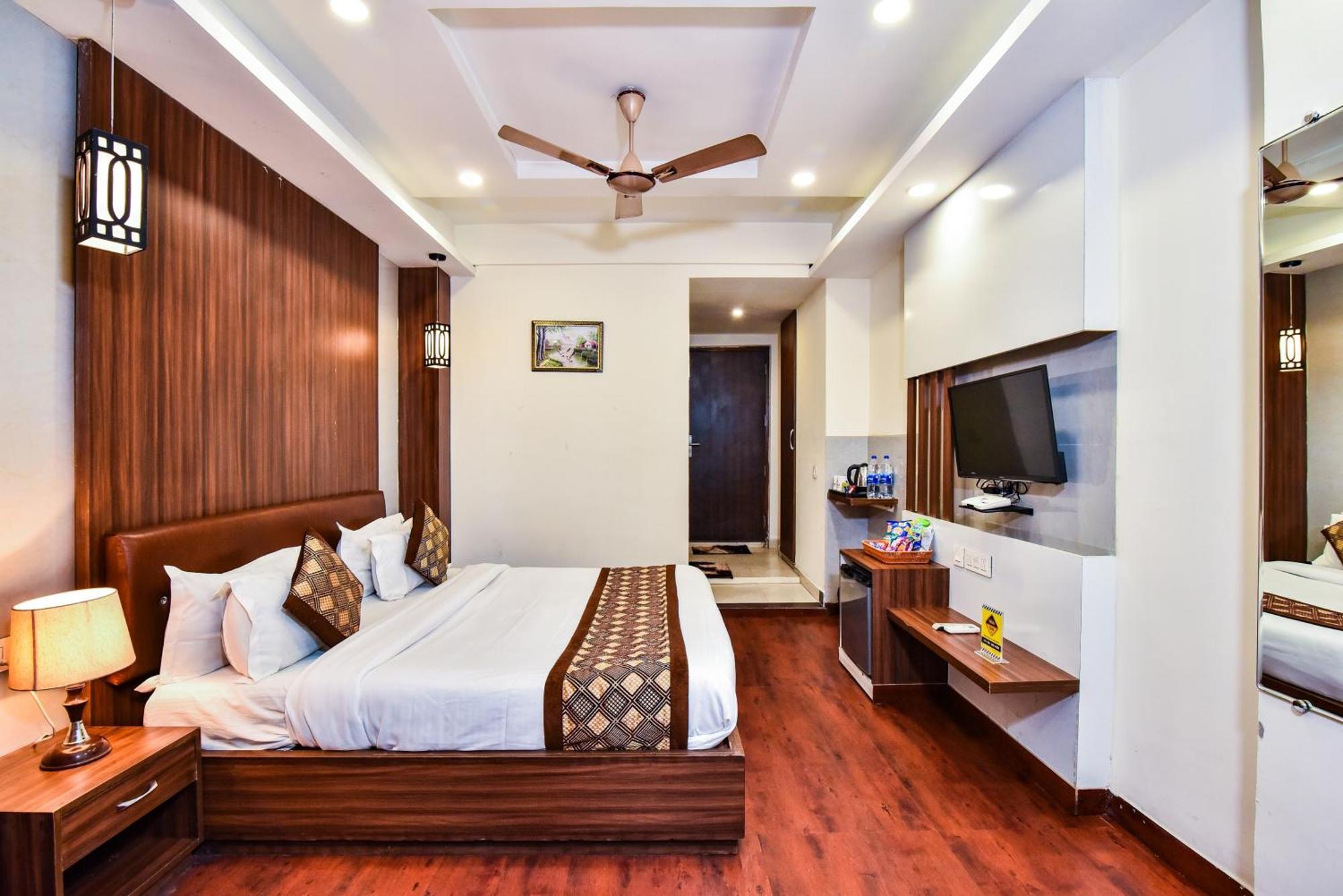Hotel Pinaz Royale Amritsar Esterno foto