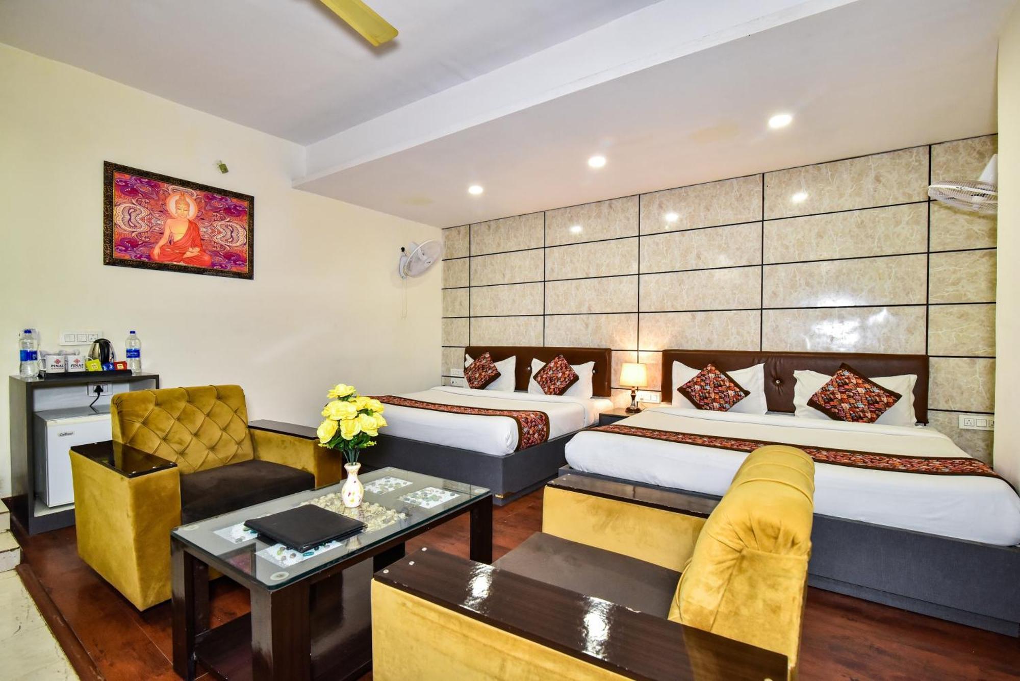 Hotel Pinaz Royale Amritsar Esterno foto