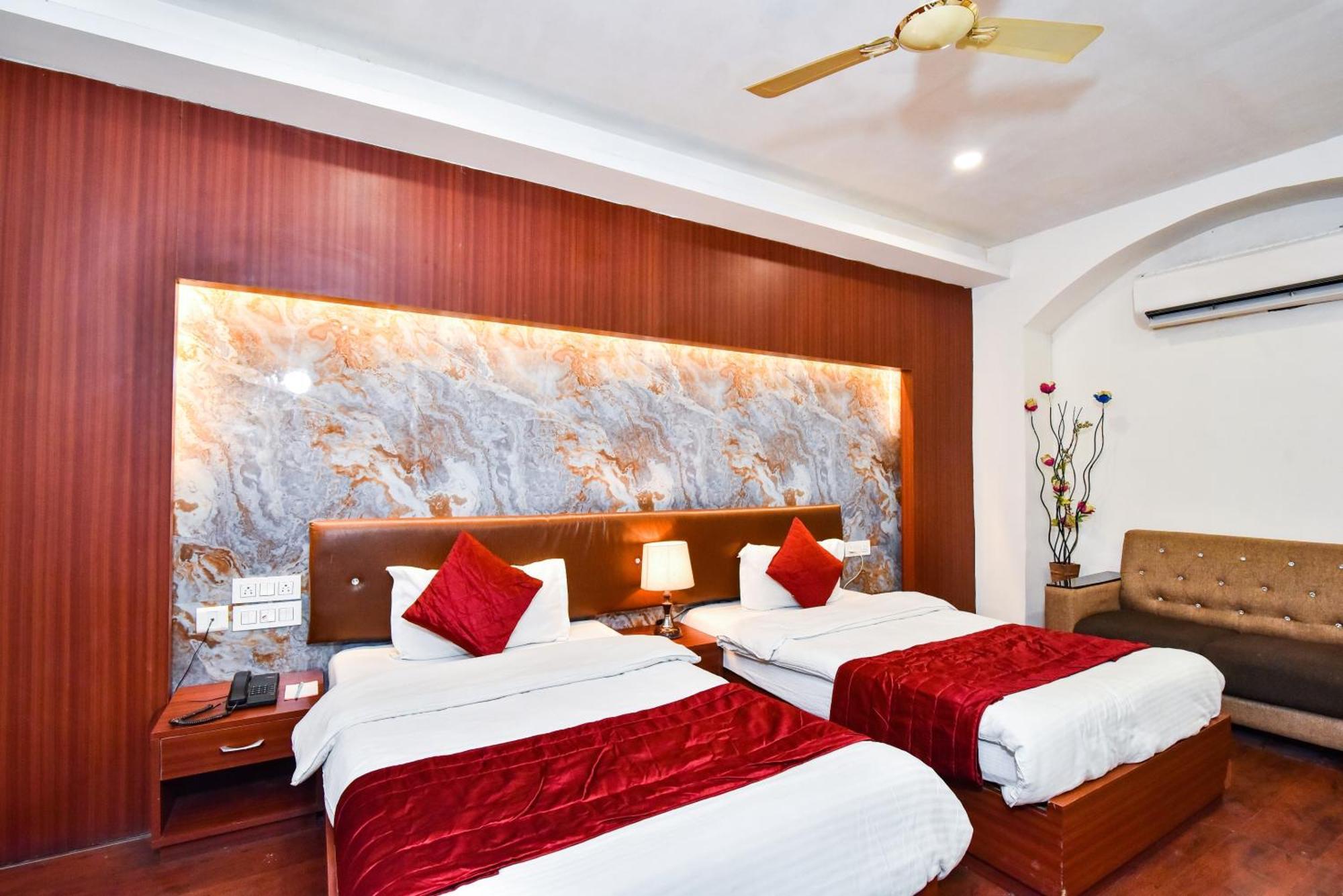 Hotel Pinaz Royale Amritsar Esterno foto