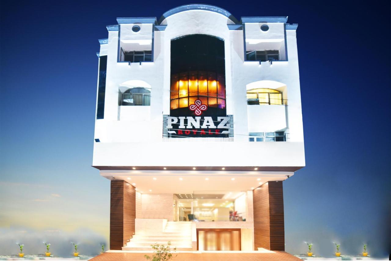 Hotel Pinaz Royale Amritsar Esterno foto