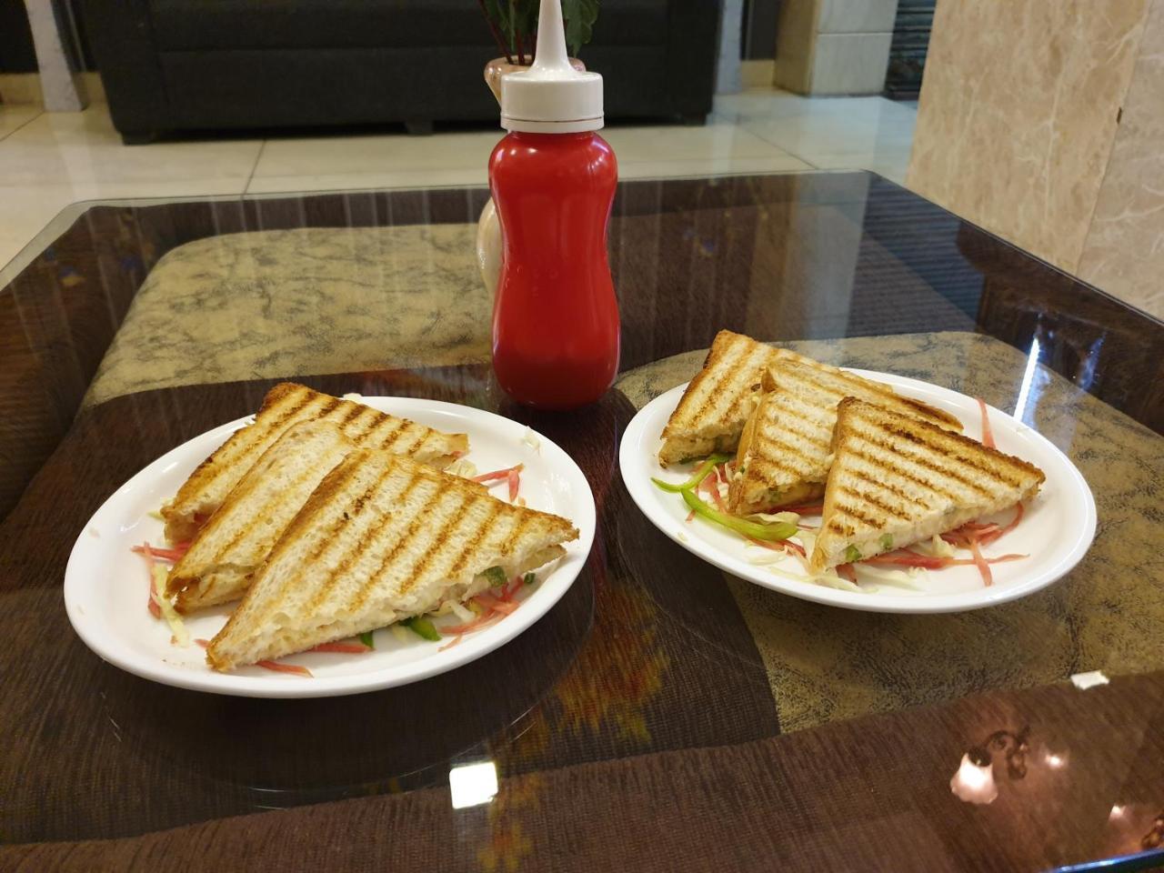 Hotel Pinaz Royale Amritsar Esterno foto